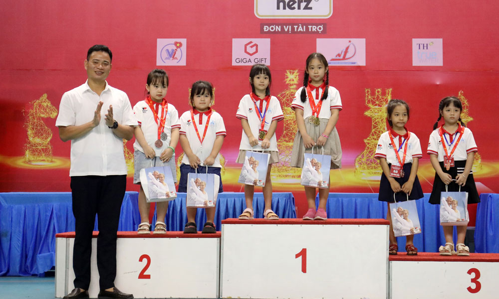 Bac Giang team wins 10 medals, ranks 9th at 2024 National Youth Chess Championships