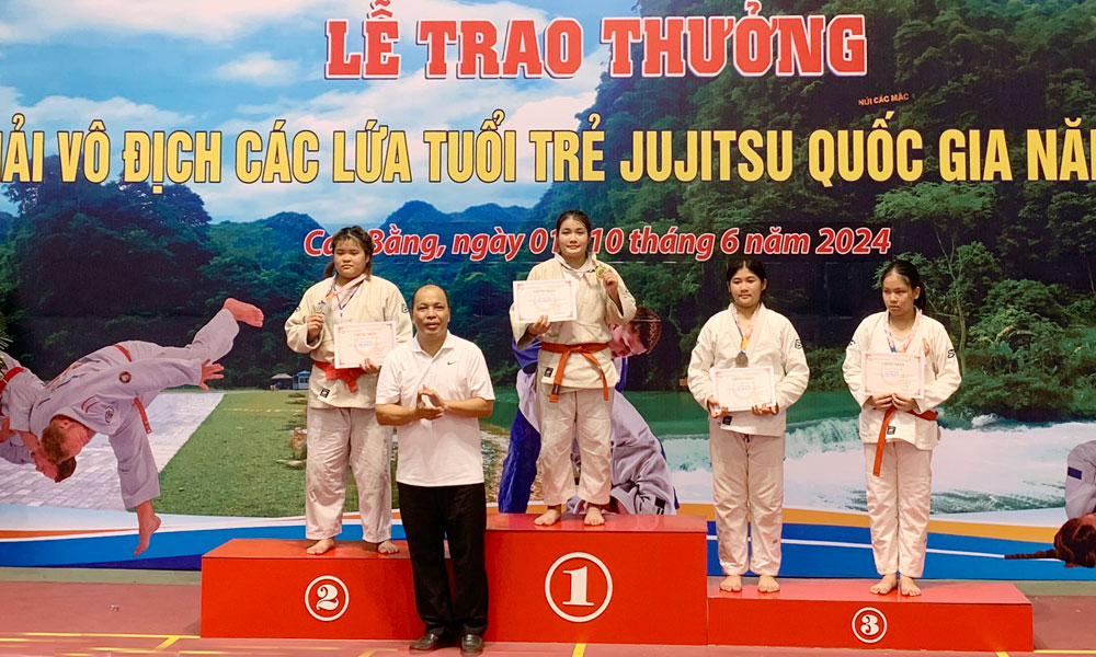 Bac Giang delegation wins 11 gold medals after two days of competition at National Youth Jujitsu Championships 