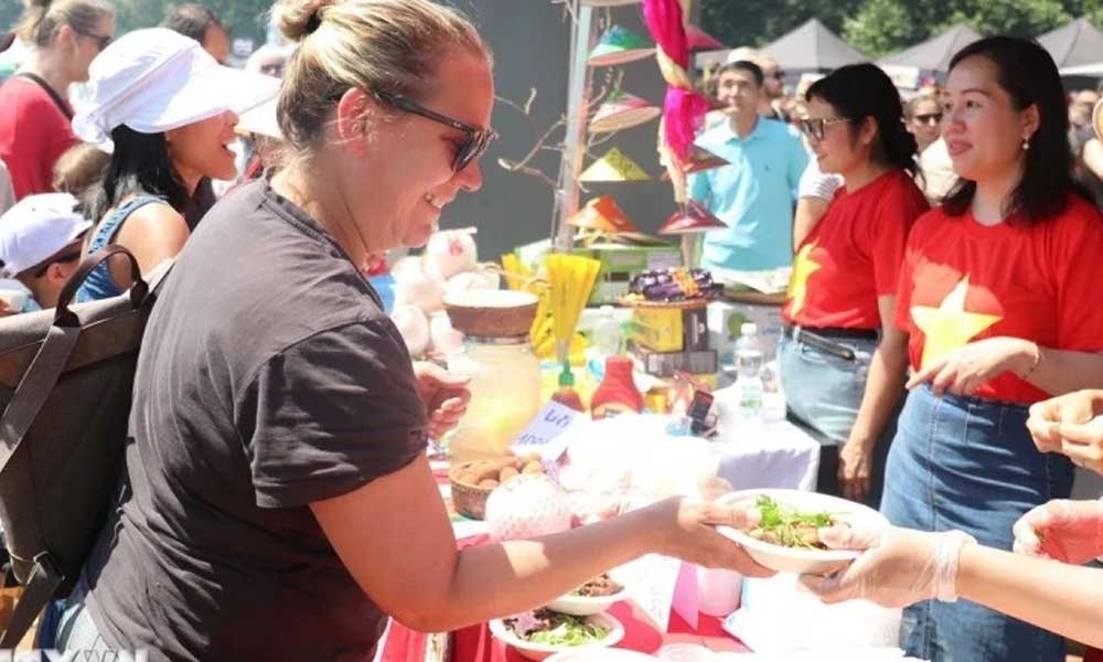 Vietnam’s traditional food favoured by visitors to ASEAN fair