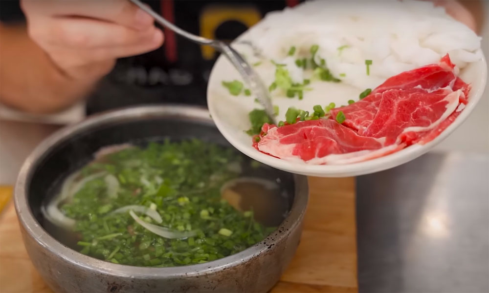 American food blogger recommends top pho spots in HCMC