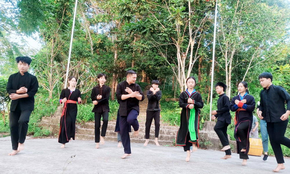 Enthralling Tac Xinh dance of San Chay ethnic group 