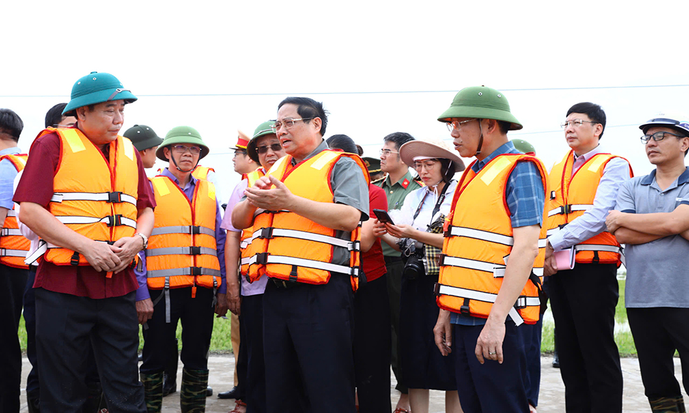 PM directs flood prevention and control in association with production recovery in Bac Giang 
