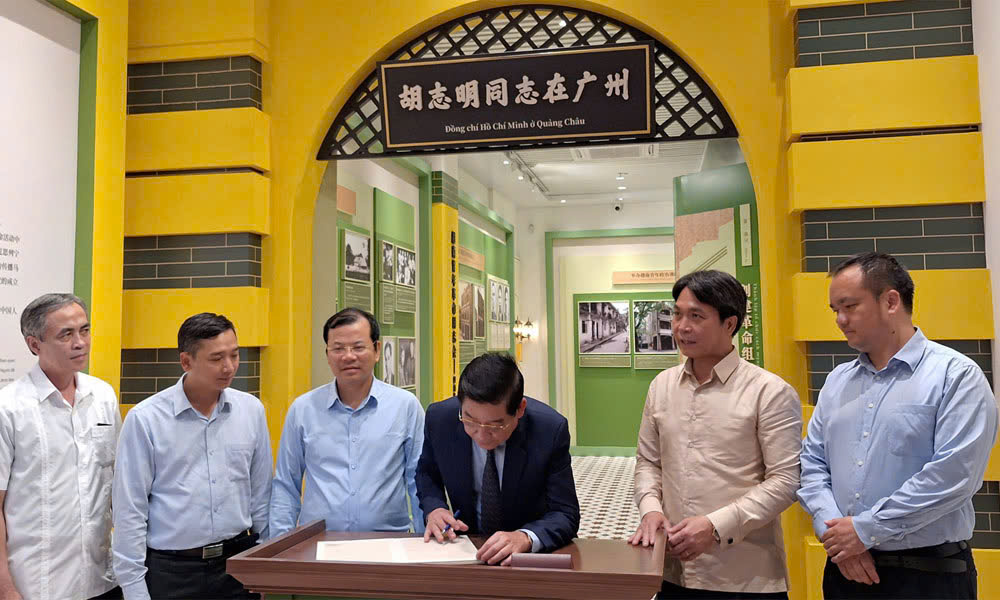 Bac Giang province pays working visit in Guangdong province (China)