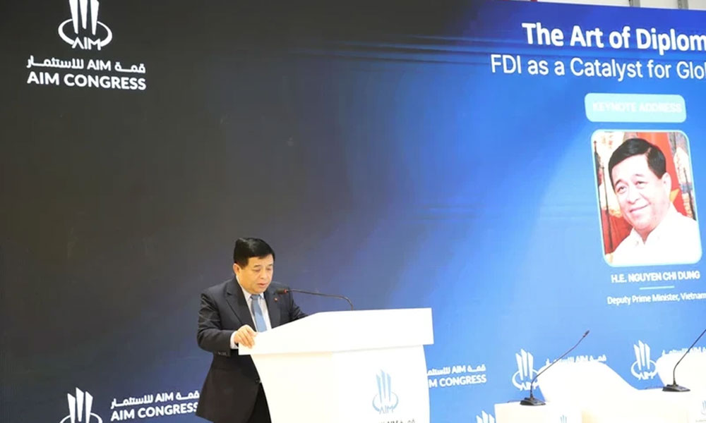 Deputy PM Nguyen Chi Dung addresses AIM Congress 2025 in UAE