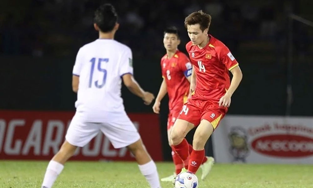 Midfielder Nguyen Hoang Duc invited to watch Manchester City match