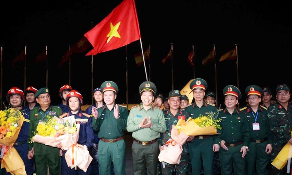 Vietnamese military rescue force completes mission in Myanmar, returns home safely
