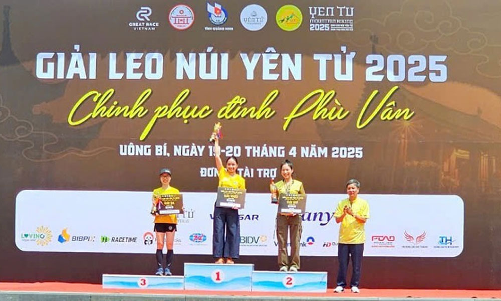 Quang Ninh: Nearly 4,000 athletes conquer Phu Van Peak