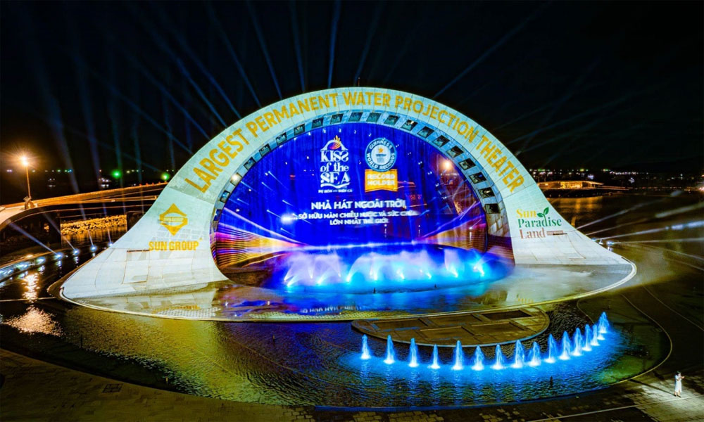 'Kiss of the Sea' show in Phu Quoc sets world record