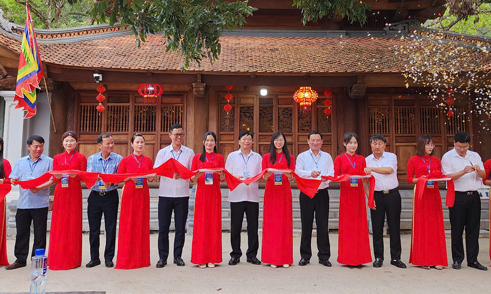 Suoi Mo temple festival opens in Bac Giang