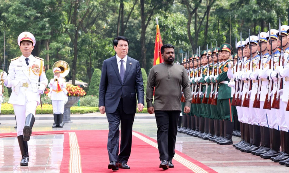 Vietnamese President hosts official welcome for Sri Lankan counterpart in Hanoi