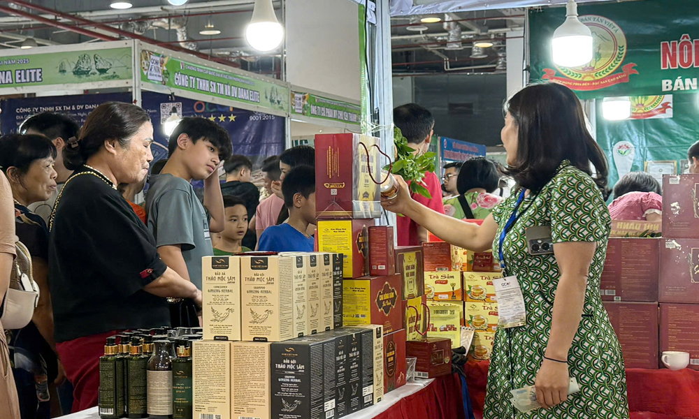 Bac Giang promotes OCOP products in Quang Ninh