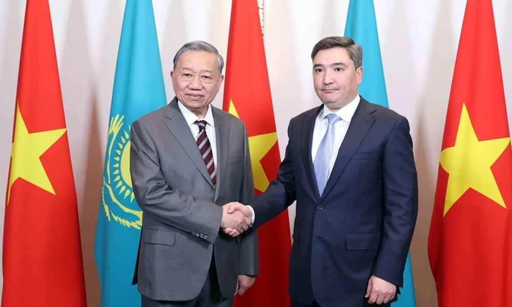 Vietnamese Party leader meets with Kazakh PM in Astana