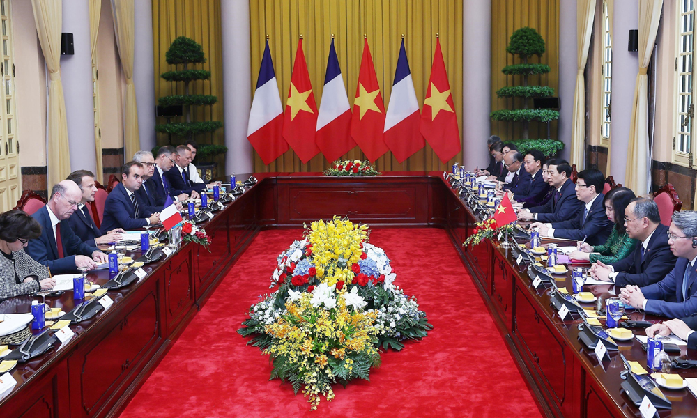 Vietnamese, French Presidents hold talks in Hanoi