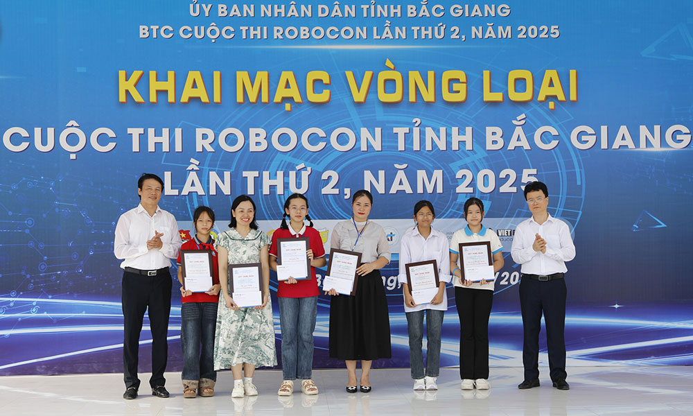387 teams compete at Bac Giang Robocon Qualifiers 