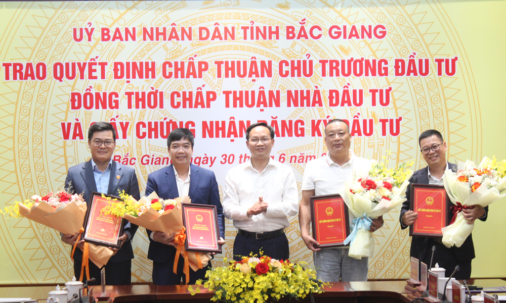 Bac Ninh grants investment approvals and certificates to four projects