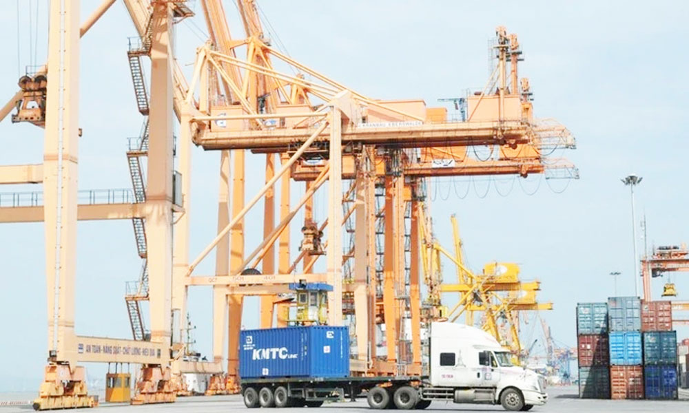 Training human resources for logistics industry