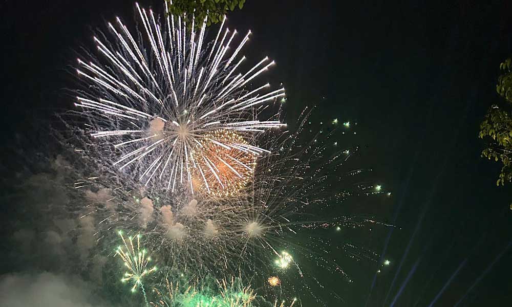 Fireworks light up Bac Ninh night sky          