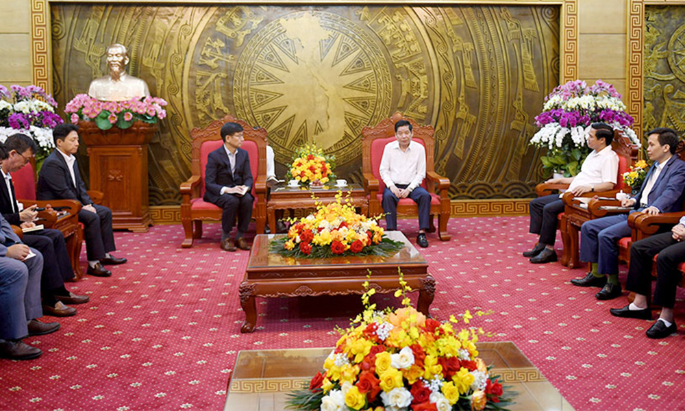 Bac Ninh Party Secretary meets leader of Samsung Vietnam 