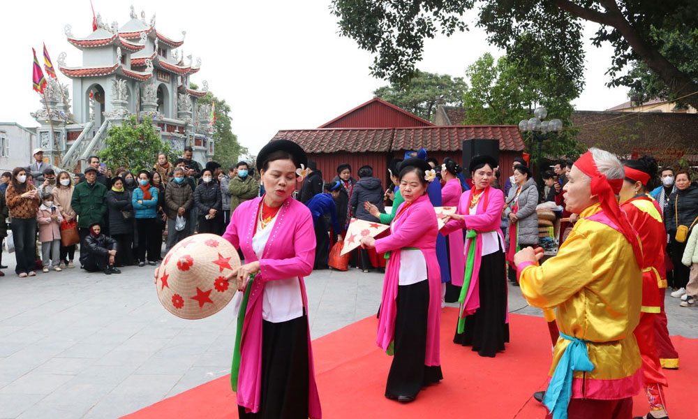 Soong co folk singing, cheo art and Tho Ha rice paper craft recognised national intangible cultural heritages