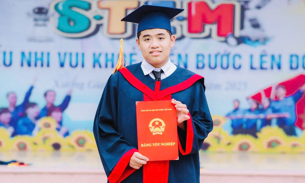 Nguyen Hoang Duc Anh wins gold medal at AIMO 2025