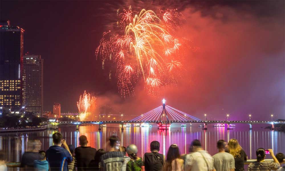 Chinese team wins Da Nang International Fireworks Festival