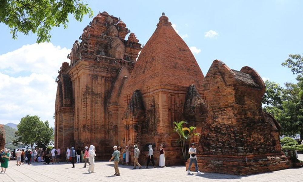 Khanh Hoa’s 1000-year-old Cham towers become tourist hotspots