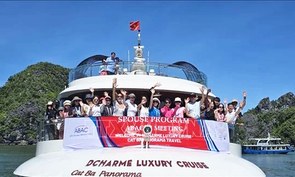 Spouses of ABAC III delegates captivated by Lan Ha Bay