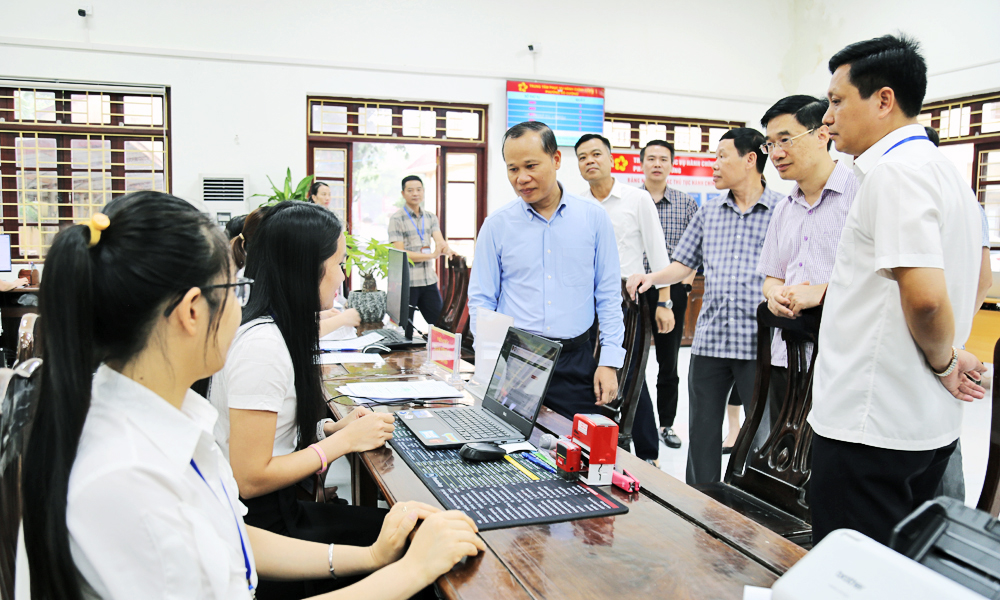 Shifting mindset from management to service: Promptly listening to public opinion