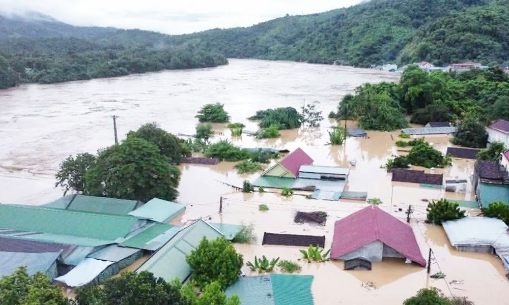 Deputy PM urges swift support for isolated villages in flood-hit Nghe An