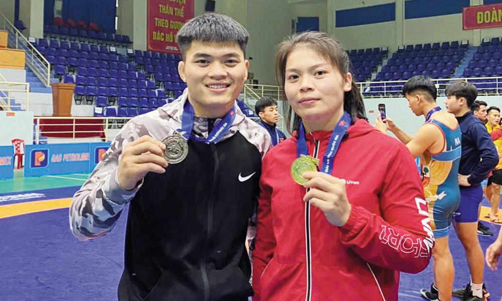 “Golden” siblings of Vietnam wrestling