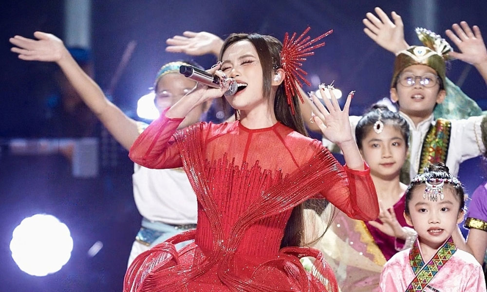 Vietnamese singer Phuong My Chi placed 3rd in pan-Asian music competition 'Sing! Asia'