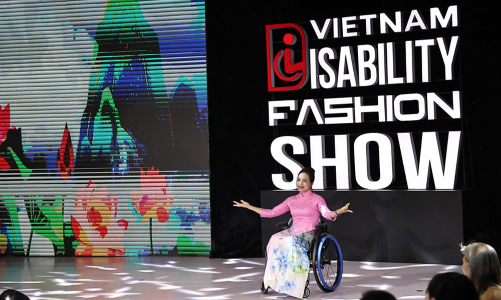 Fashion runway debuts for people with disabilities