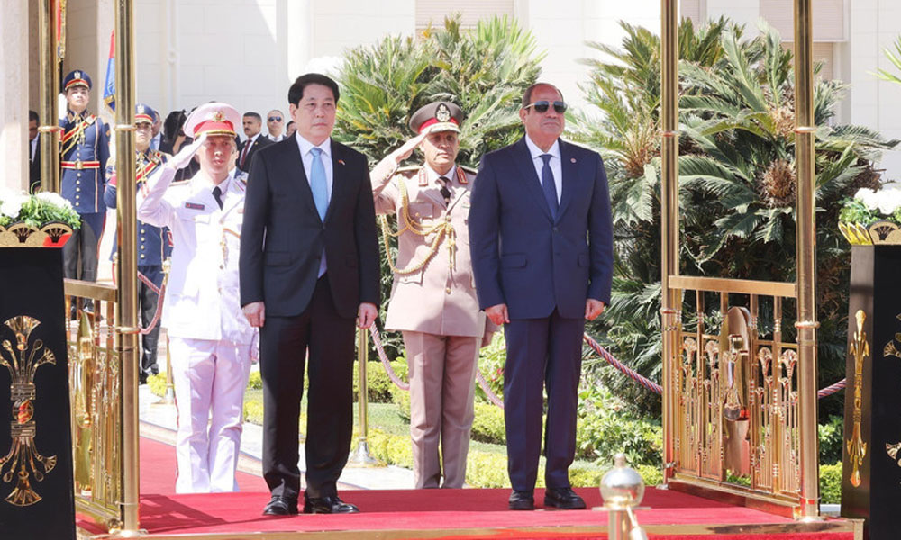 Egyptian President hosts red-carpet welcome ceremony for Vietnamese State leader