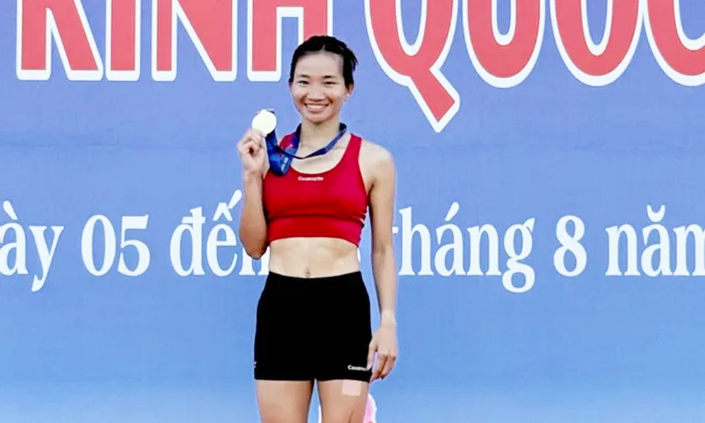 Nguyen Thi Oanh wins two gold medals at Vietnam national athletics championship