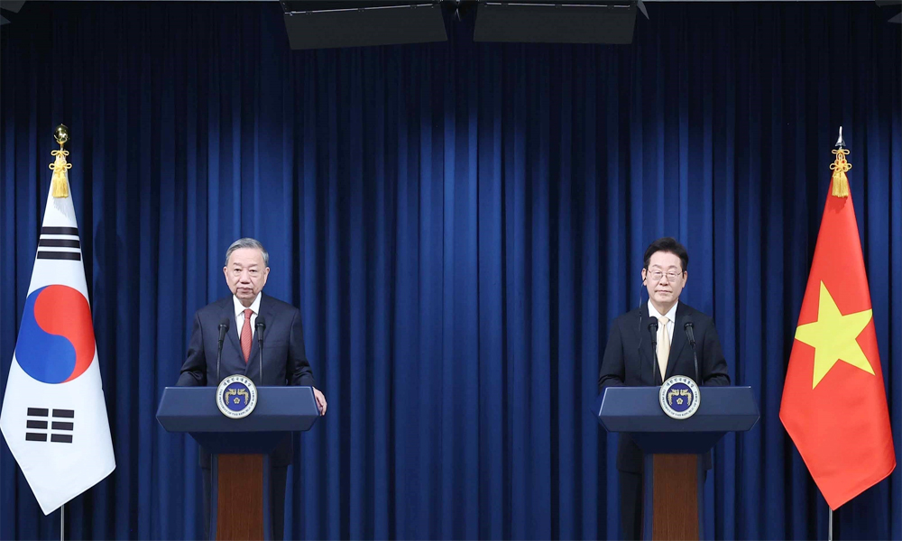 Vietnamese, RoK leaders brief media on outcomes of Seoul talks