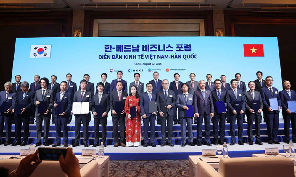 Vietnam’s CMC inks 1 bln USD data centre deal with Samsung C&T in Seoul
