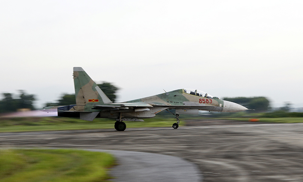 Air force units conduct joint drills over Kep Airport, Bac Ninh