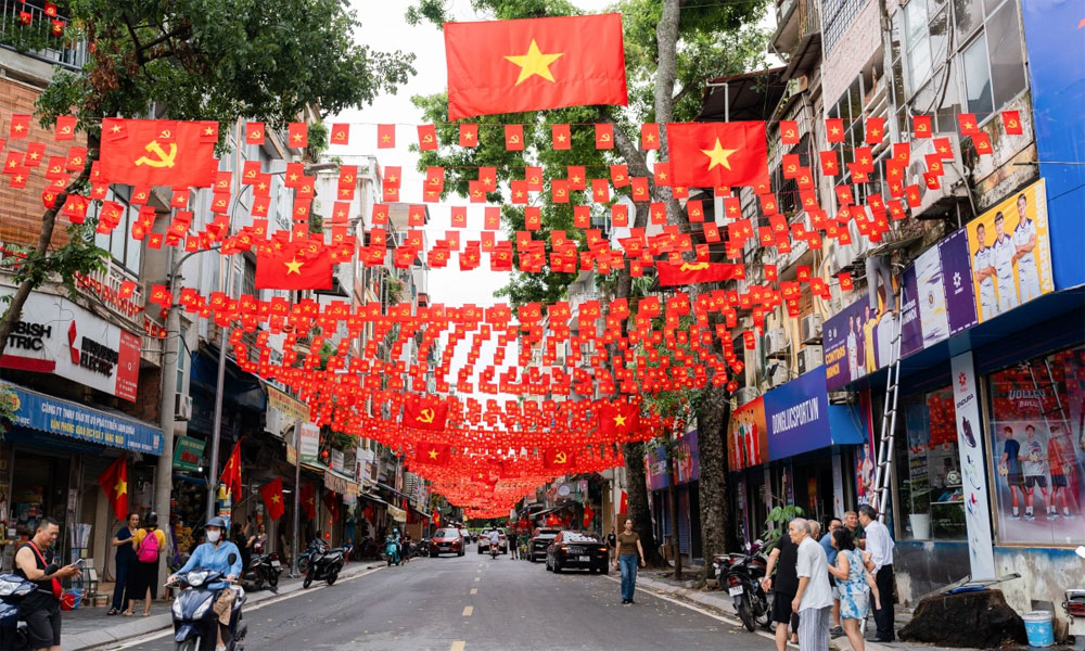 Russian scholar praises right choices by Communist Party of Vietnam over eight decades