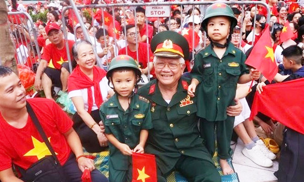 Ha Noi throngs witness National Day rehearsal with patriotic fervour