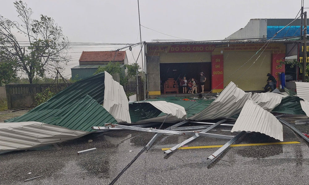 Typhoon Kajiki kills 3, damages 6,800 homes, cuts power to 1.6 million