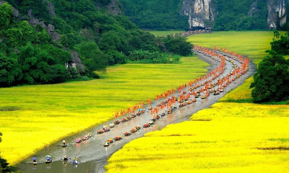 Northern tourist sites light up for National Day holiday