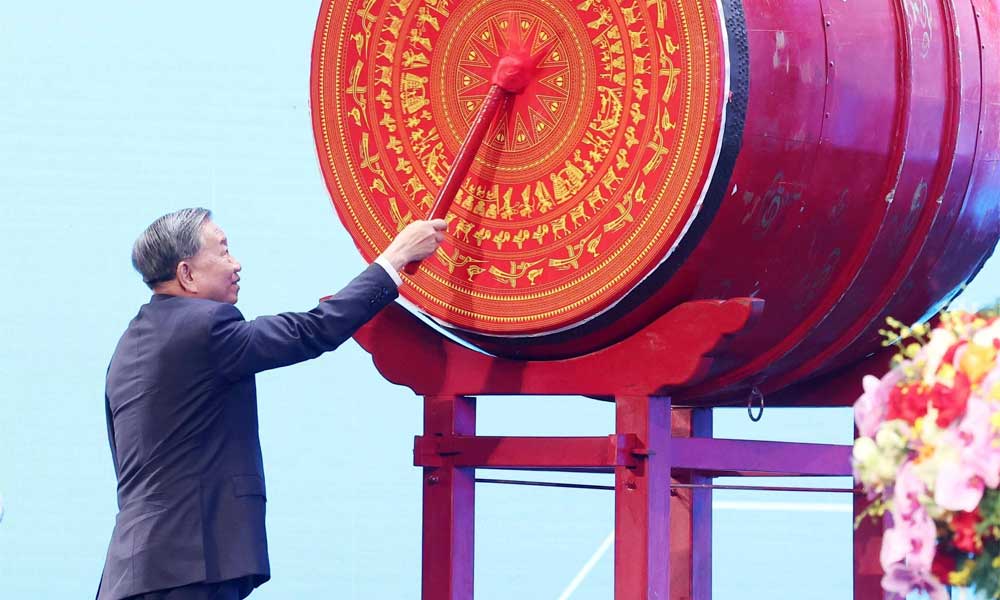 Party chief directs tasks to achieve modern education