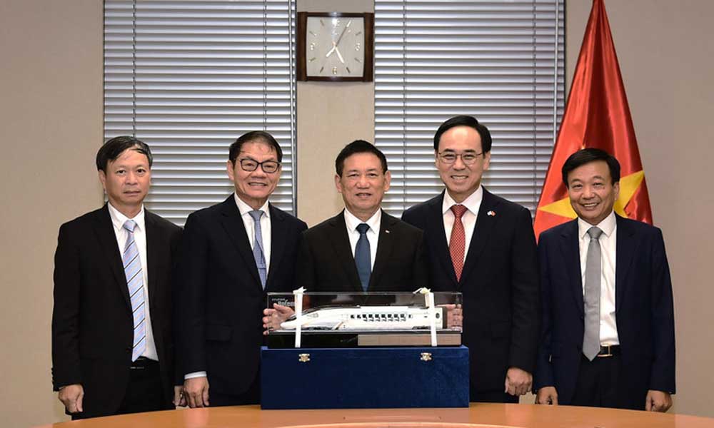 Hyundai Rotem seeks partnership with Vietnam on high-speed rail development
