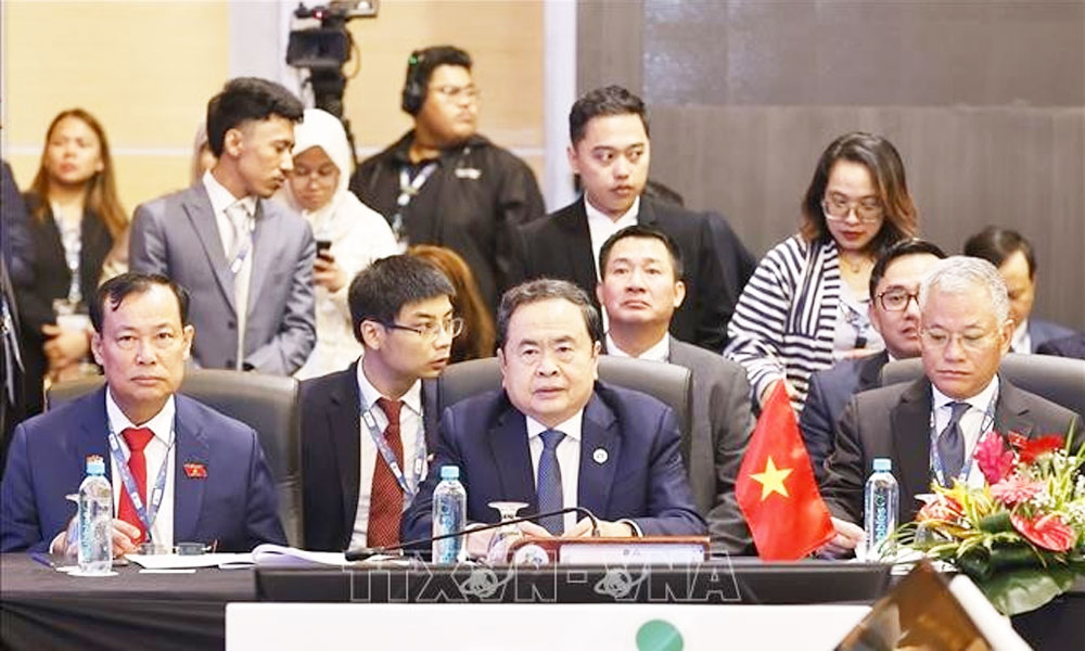 Top Vietnamese legislator attends AIPA-46 Executive Committee's Meeting