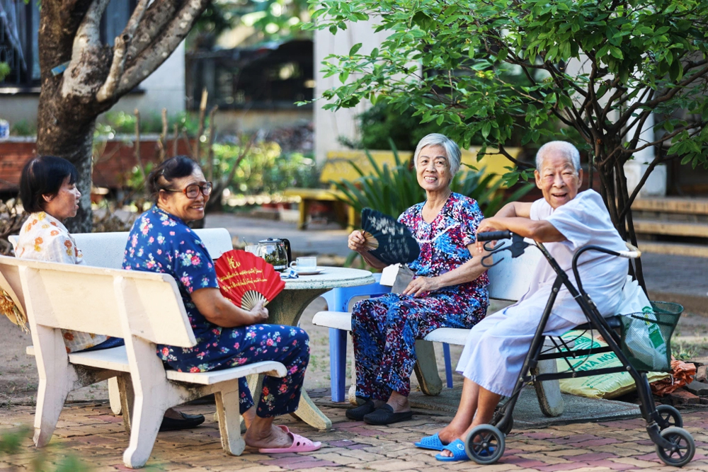 Vietnam's top leader says elder day-care must become social welfare pillar