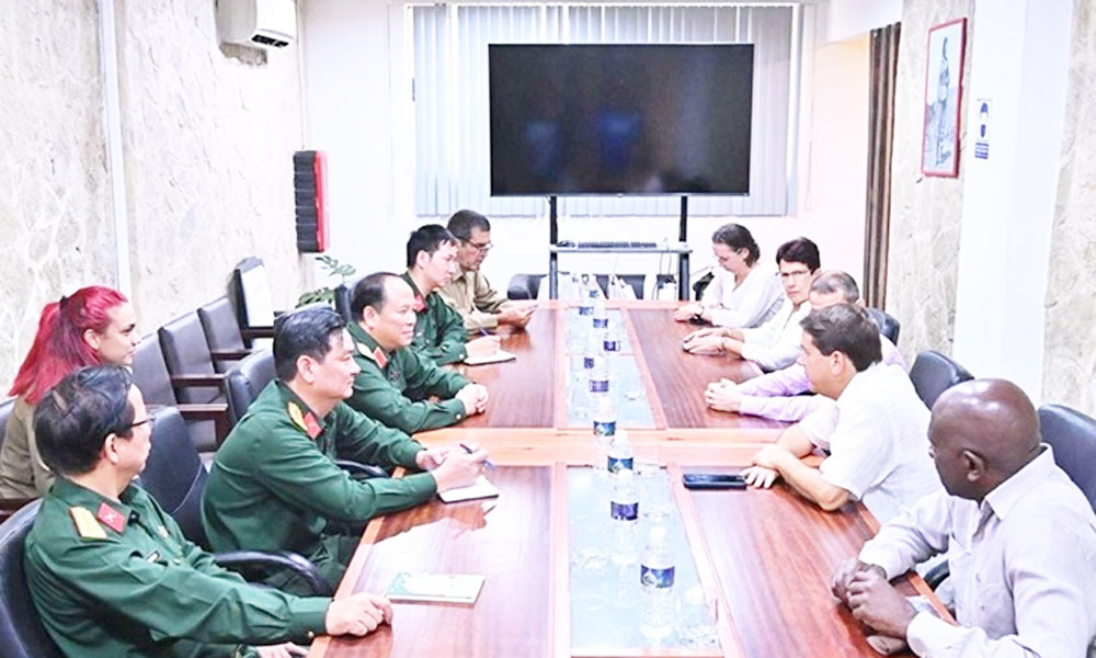 Vietnamese, Cuban journalists exchange professional experience