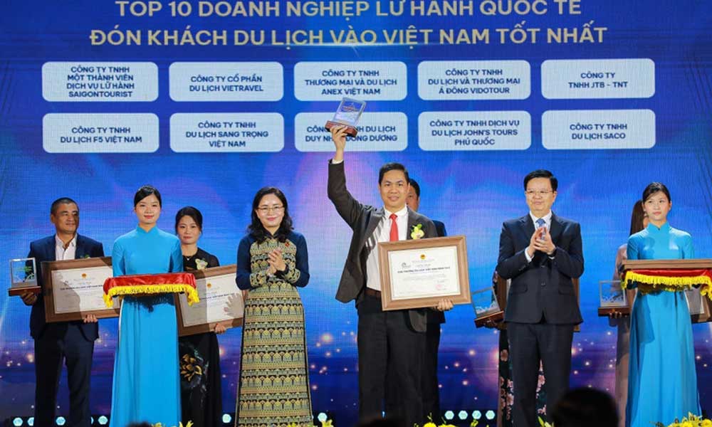 Vietnam honours over 100 “tourism brand ambassadors”