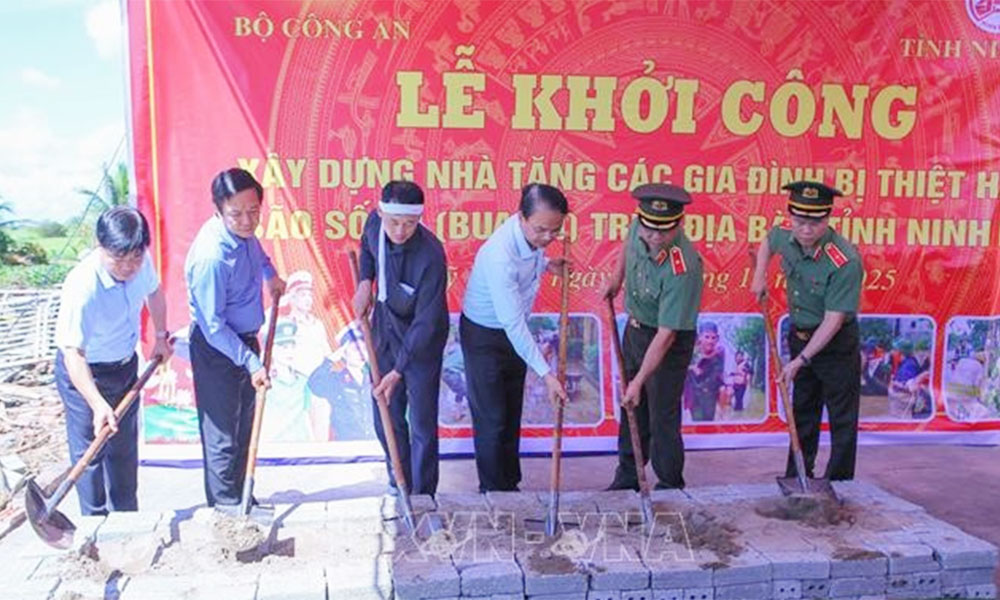 Houses built for disadvantaged families in Ninh Binh after Typhoon Bualoi