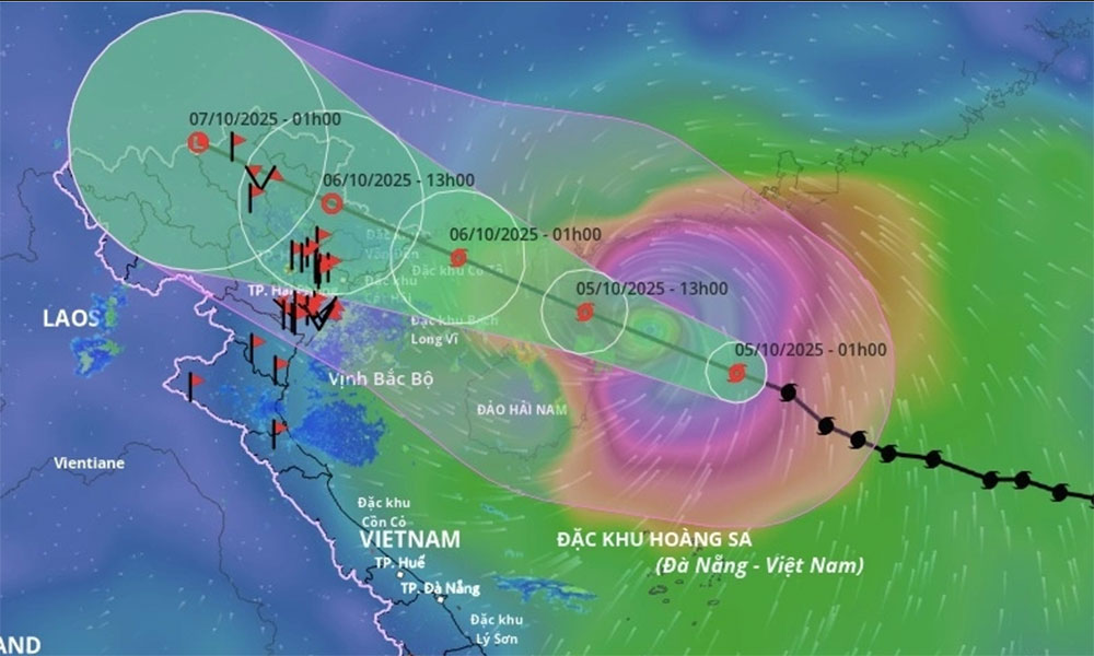 Typhoon Matmo strengthens, heading to northern Vietnam