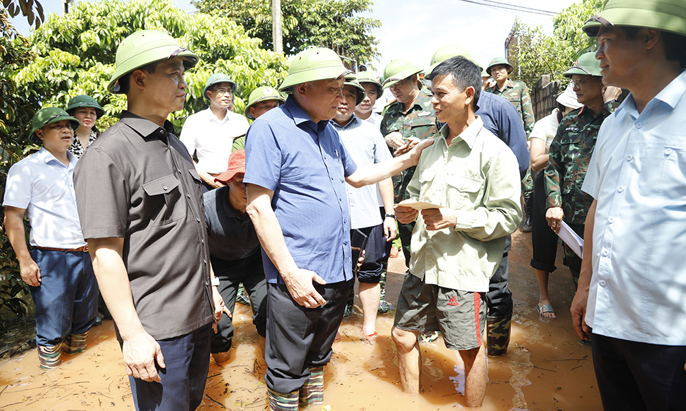 Deputy Prime Minister inspects flood recovery efforts in Bac Ninh